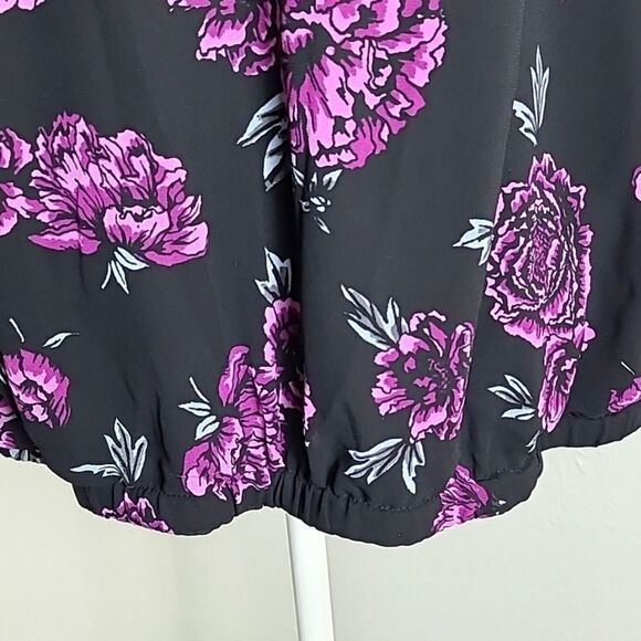 Torrid Black Blouse Purple Flowers Criss-cross Straps in the Back, Size 1, 1X - Picture 4 of 9